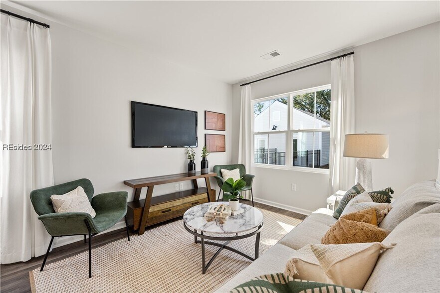 Building Photo - 7 Whispering Oaks Cir