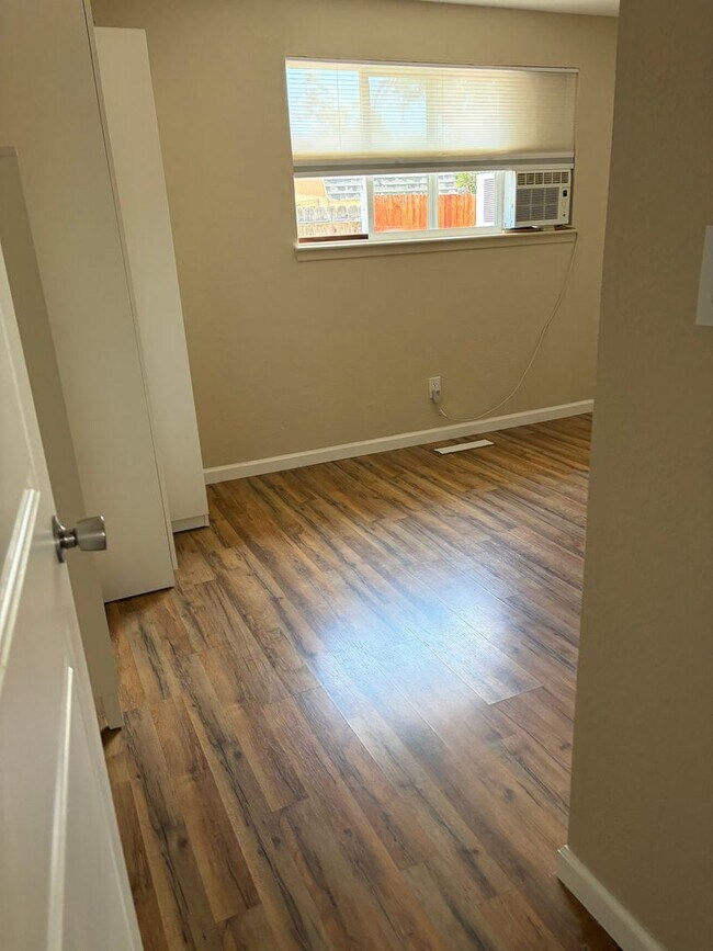 Building Photo - 210 Rawhide Way