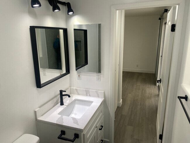 Building Photo - 213 Moonstone St