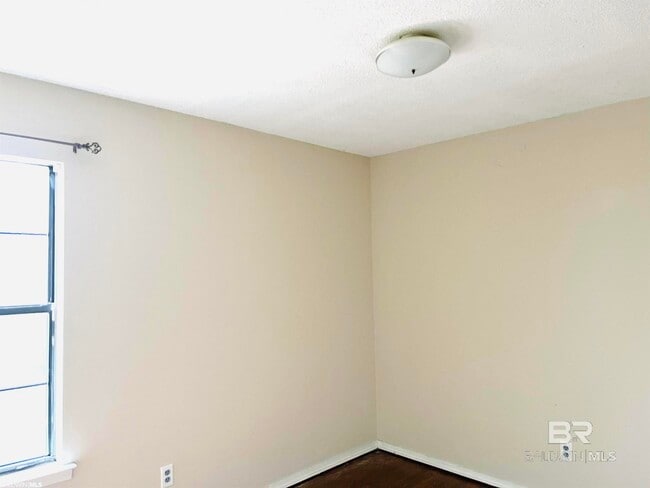 Building Photo - 20901 Lawrence Rd