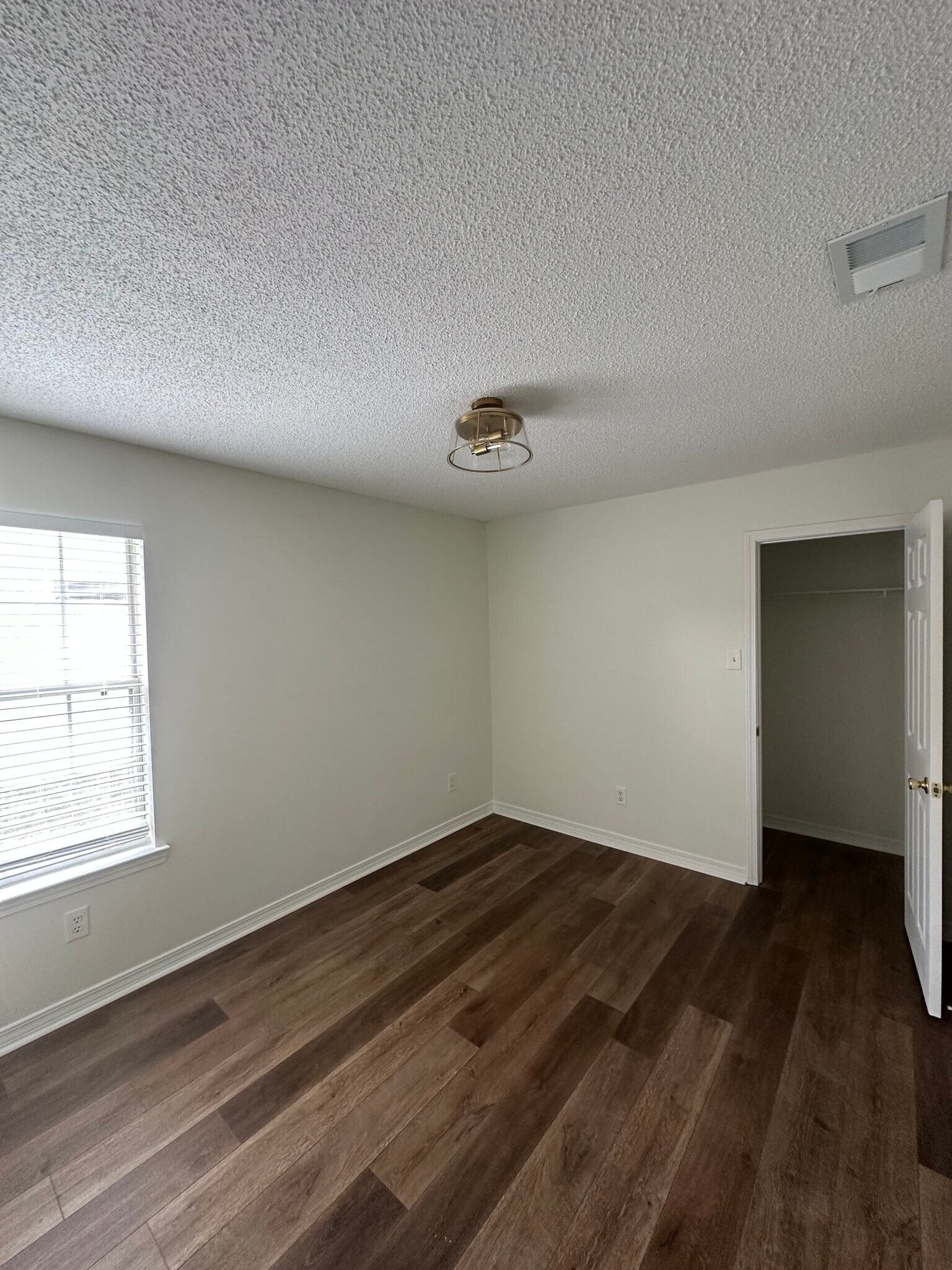 Building Photo - 405 Belle Chase Ct S