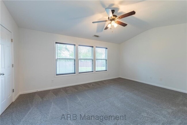 Building Photo - 4922 Sherwood Way