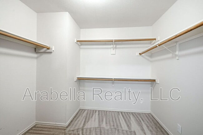 Building Photo - 832 Dimrock