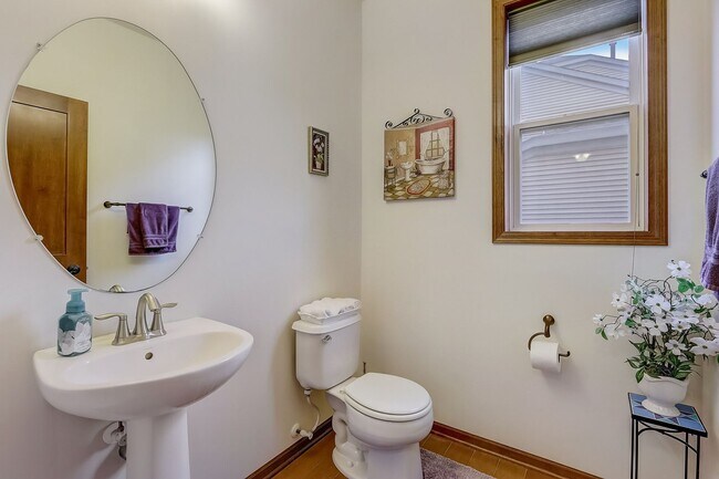 Building Photo - Grand 5 bed 4.5 bath Maple Grove Home w/ 3-Car Garage! Fully Furnished