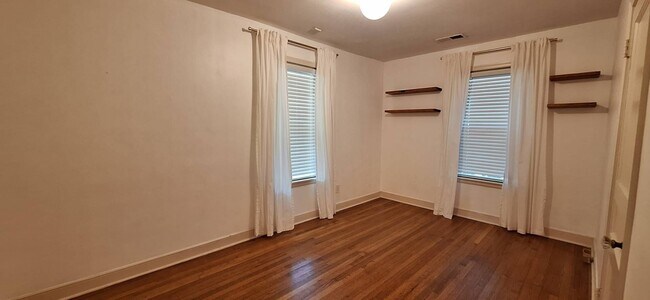 Building Photo - Beautiful 3 bedroom