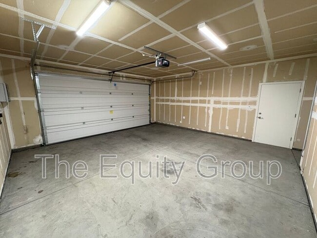 Building Photo - 2234 S Oakhurst Ct