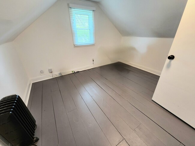 Building Photo - Charming 3-Bedroom South Nashville Rental with Hardwood Floors!