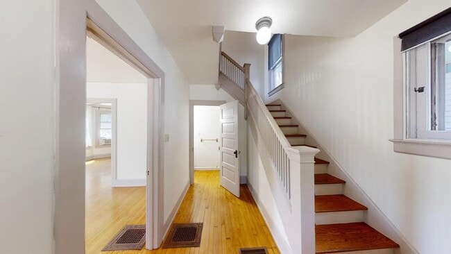 Building Photo - 564 S Ashley St