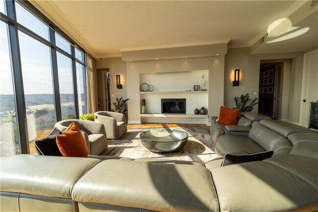 Building Photo - 2233 Peachtree Rd NE