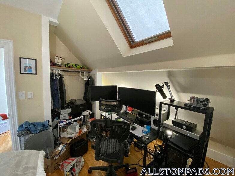 Building Photo - 36 Pratt St