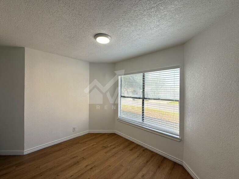 Building Photo - 4103 Sunrise Glade Dr