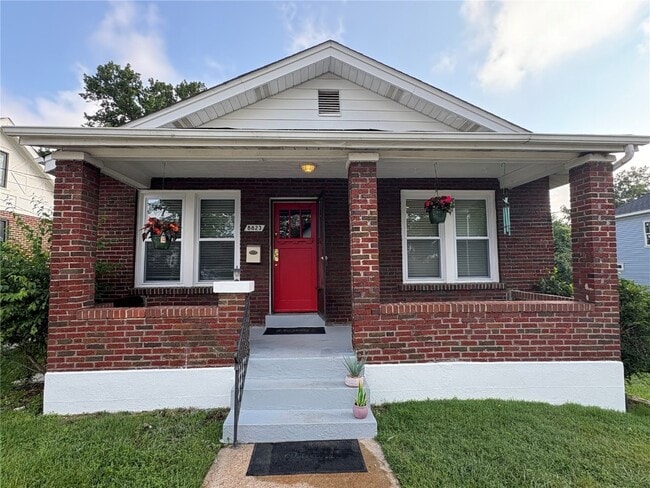Primary Photo - 8823 Powell Ave