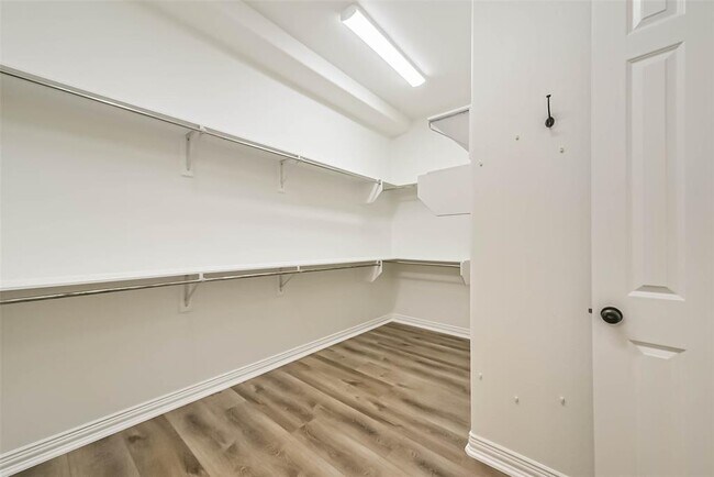 Building Photo - 1202 Maroon Ln