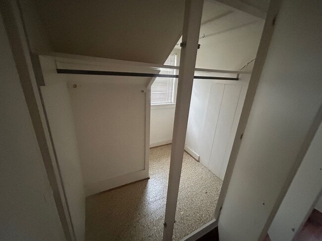 Building Photo - 939 Central Dr