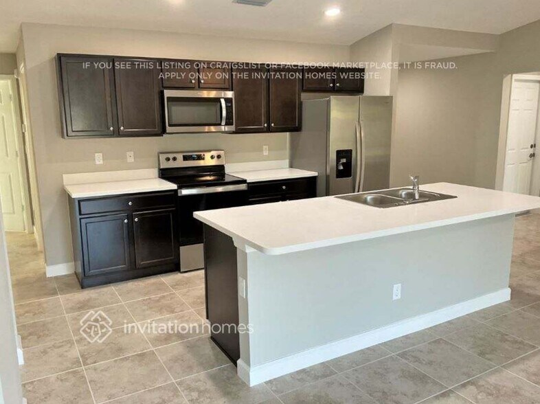 Building Photo - 880 Merrimac St SE