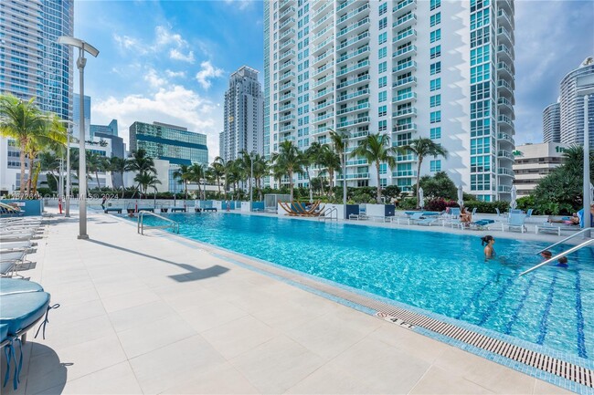 Building Photo - 950 Brickell Bay Dr