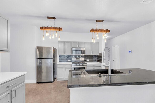 Building Photo - 18125 Ryegate Dr