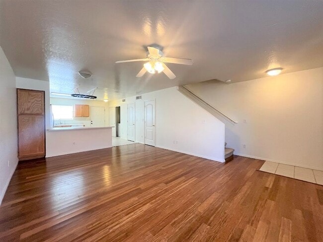 Building Photo - Two bdrm Townhome for RENT in Paradise Val...