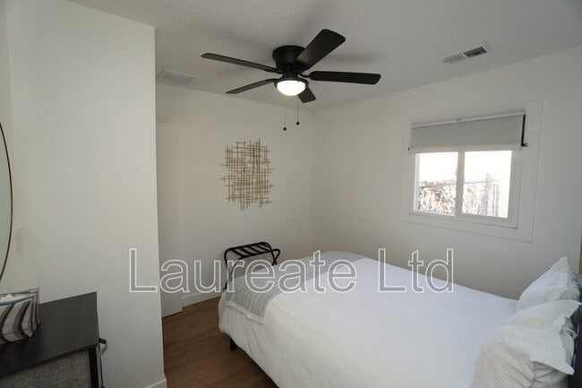 Building Photo - 930 Orchard St