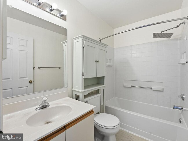 Building Photo - 5854 Orchard Hill Ct