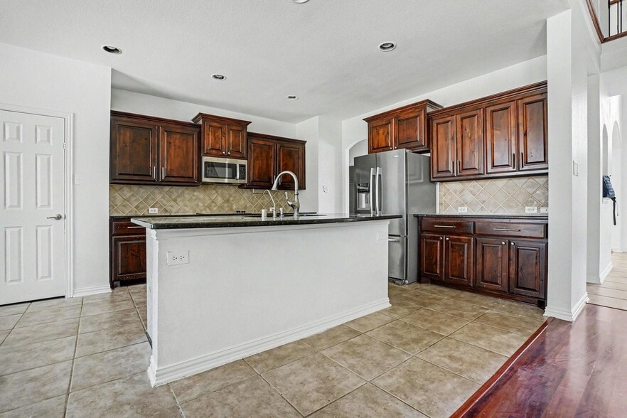 Building Photo - 3023 Riverwood Ln