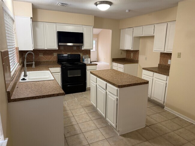 Building Photo - 9 Dewthread Ct