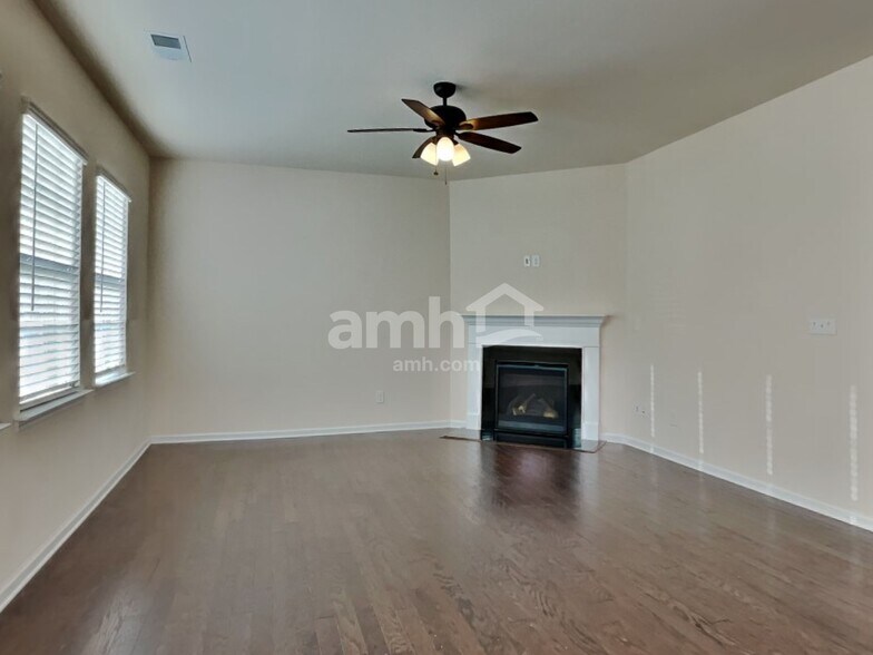 Building Photo - 154 Eden Ave