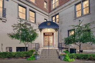 Building Photo - 2900 E Jefferson Ave