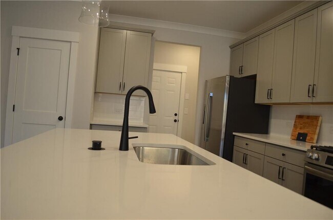 Building Photo - 28 Trace Blf