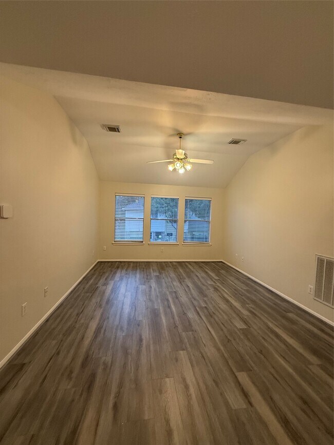 Building Photo - 12919 Deer Cove Ln