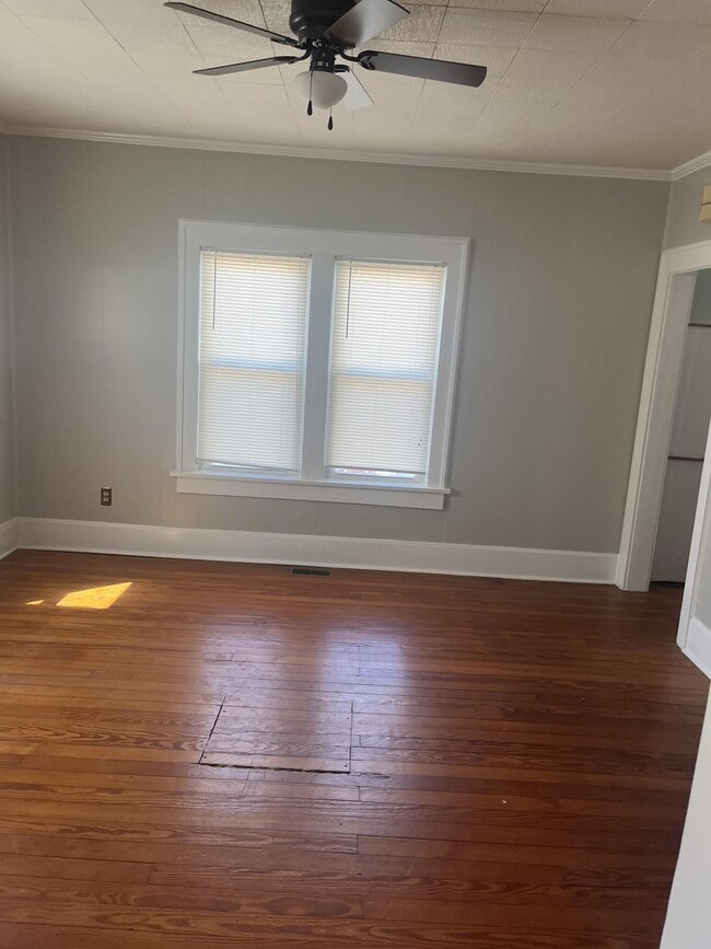 Primary Photo - 420 N Ash St