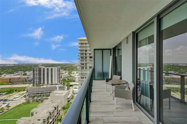 Building Photo - 121 NE 34th St