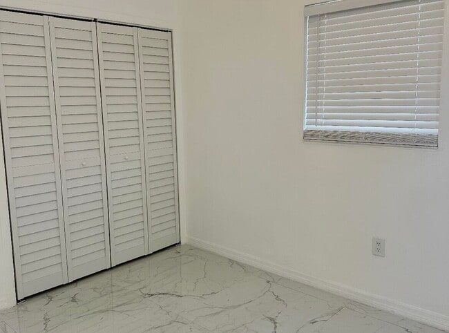 Building Photo - 20701 NW 34th Ct