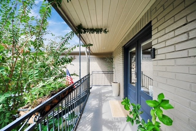 Building Photo - 1410 Hyde Park Blvd