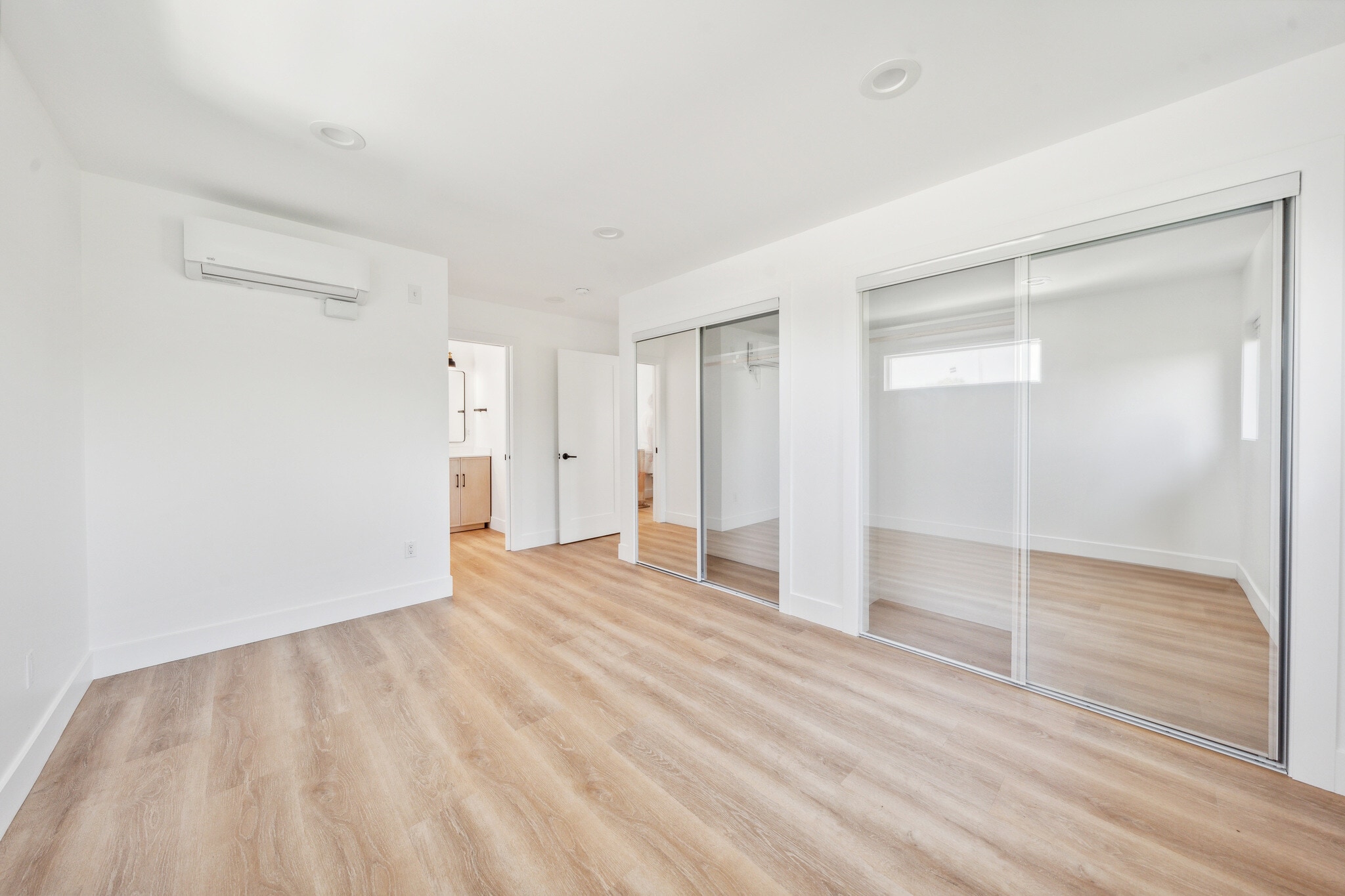 Building Photo - 6009 W 85th Pl