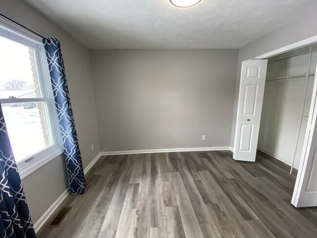 Building Photo - 2147-2149 Countrywood Dr SE