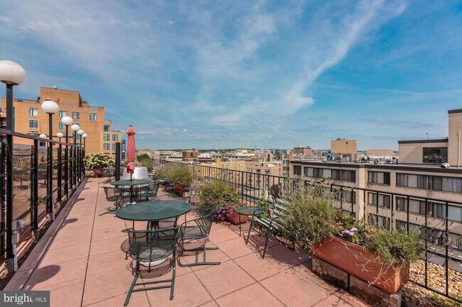 Building Photo - 1420 N St NW