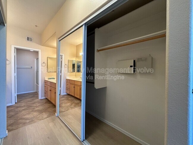 Building Photo - 425 W Rio Salado Pkwy