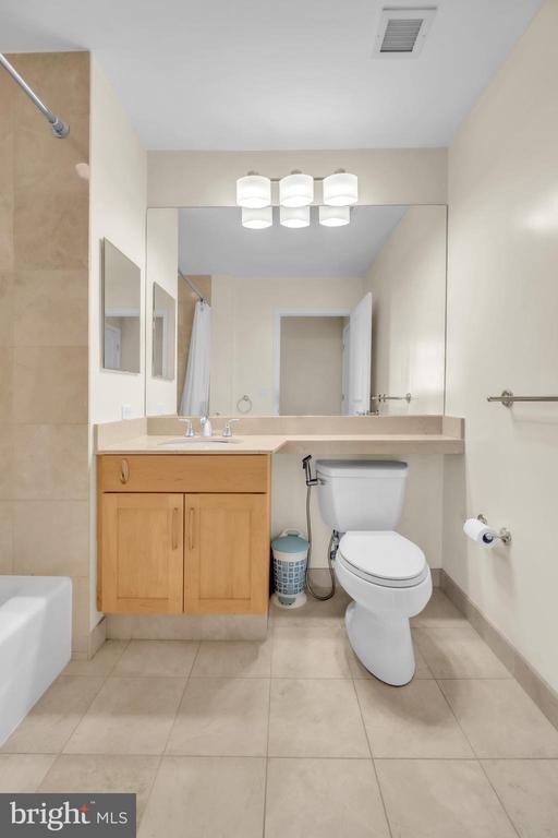 Building Photo - 400 S Broad St