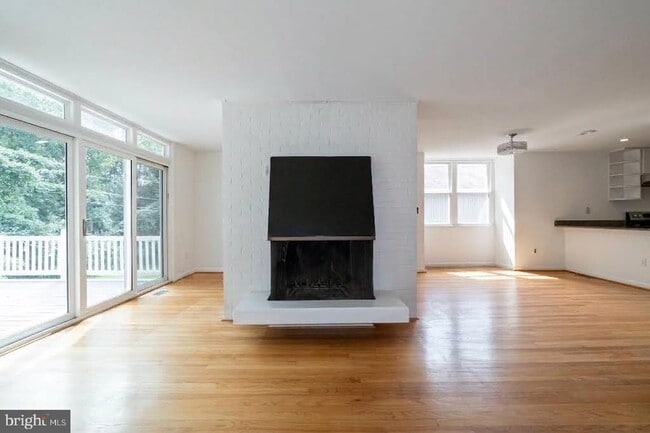 Building Photo - 102 Greenmeadow Dr