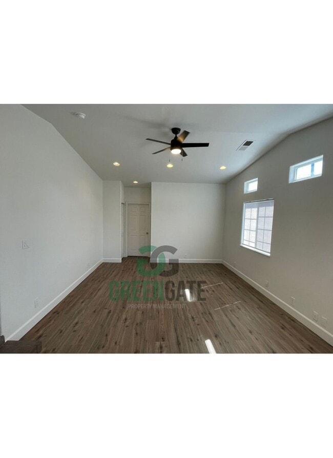 Building Photo - PRICE REDUCED!!! BEAUTIFUL 3 BEDROOM 2 BAT...