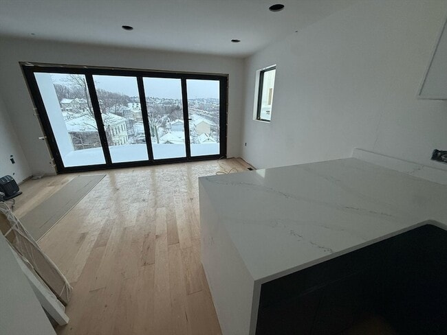 Building Photo - 45 Laurel St