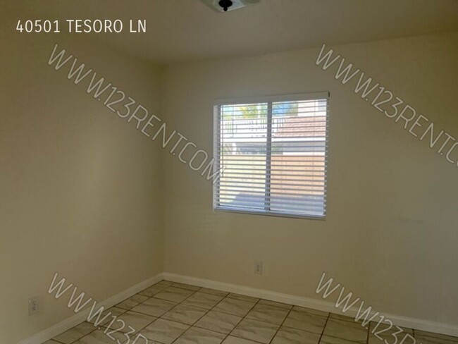 Building Photo - 4BD/3BTH WEST PALMDALE HOME