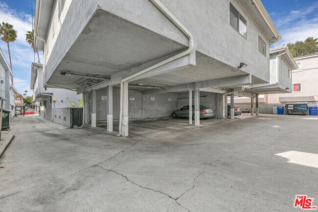 Building Photo - 1800 N Harvard Blvd