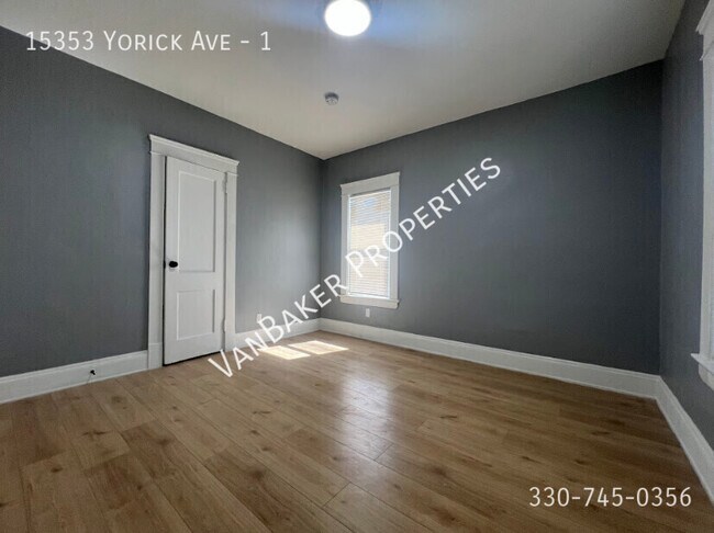 Building Photo - 15353 Yorick Ave