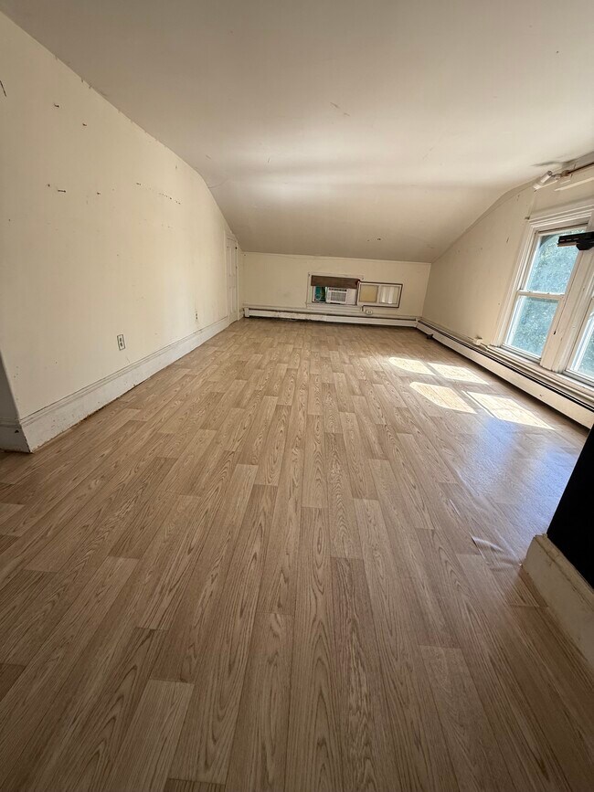 Building Photo - 1530 Pennington Rd