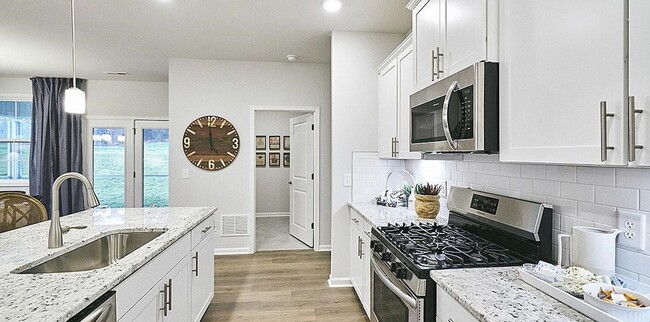 Building Photo - 3 Bedroom / 3 Bath Single Family Home near Brier Creek with 1st floor living!