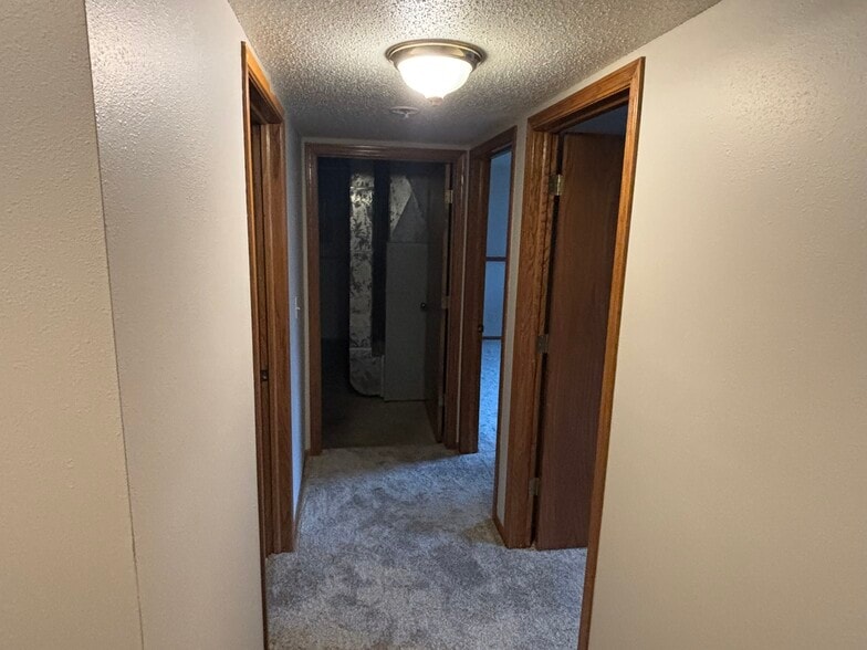 Building Photo - 125 Rosewood Ln S