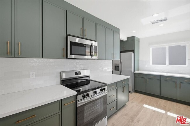Building Photo - 12818 Hatteras St