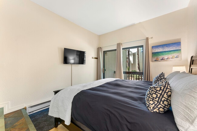 Building Photo - 807 Alder Ave